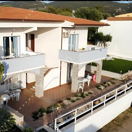 Beb Con Piscina Villa Del Borgo Badesi Bagian luar foto