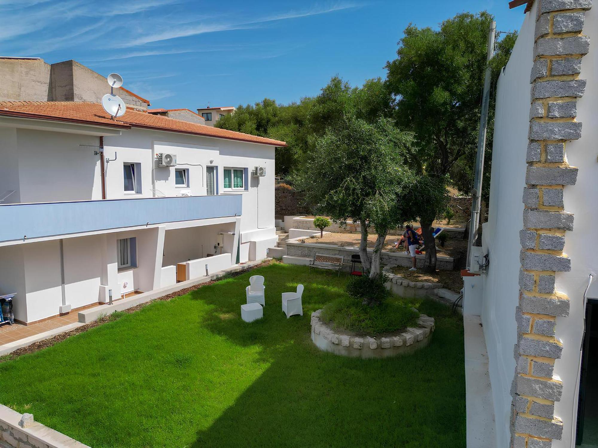 Beb Con Piscina Villa Del Borgo Badesi Bagian luar foto