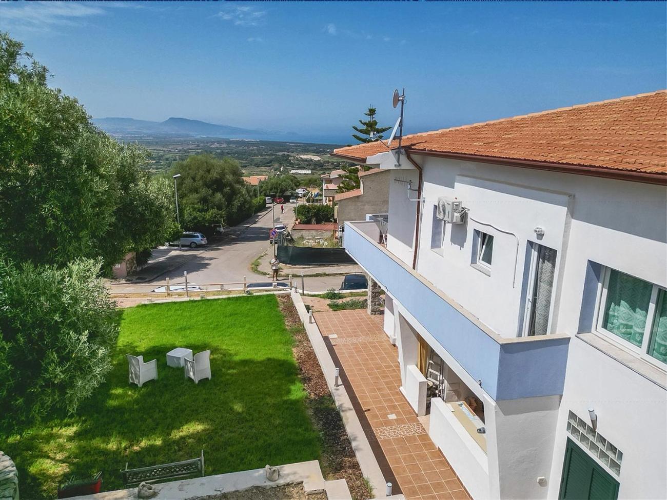 Beb Con Piscina Villa Del Borgo Badesi Bagian luar foto