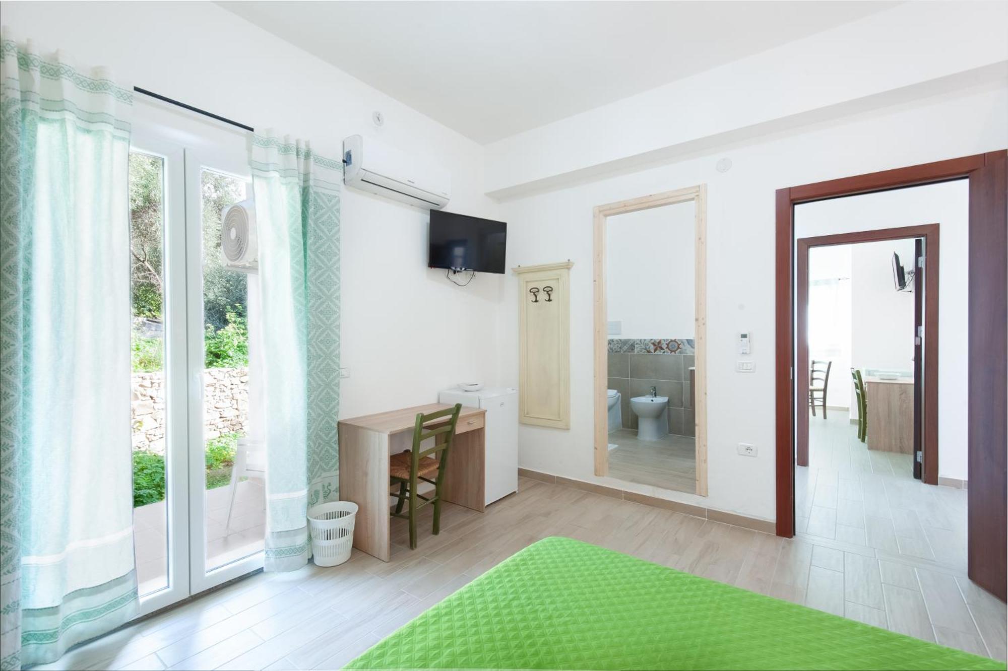 Beb Con Piscina Villa Del Borgo Badesi Bagian luar foto