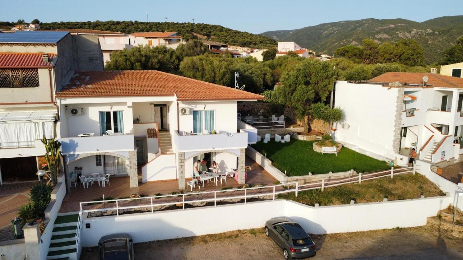 Beb Con Piscina Villa Del Borgo Badesi Bagian luar foto
