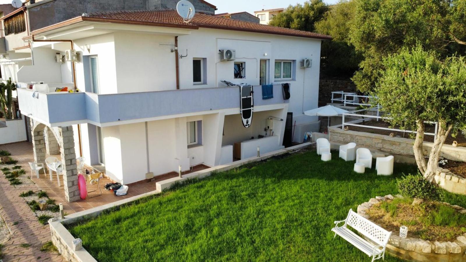 Beb Con Piscina Villa Del Borgo Badesi Bagian luar foto